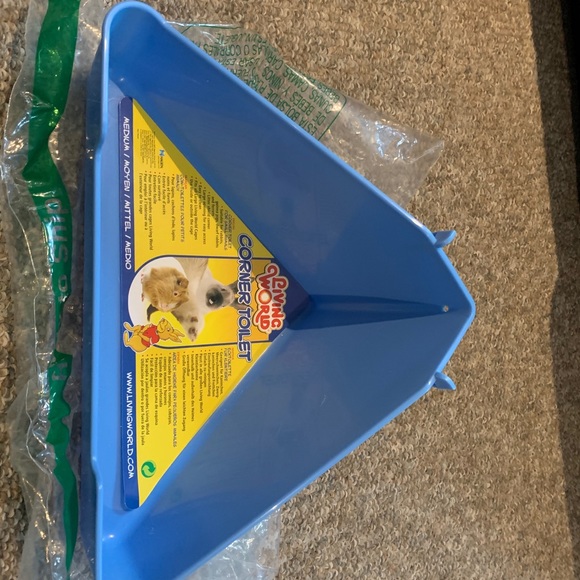 2 Living World Corner Toilets! - Picture 1 of 2